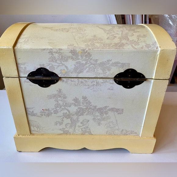 Vintage Wood Keepsake Box - Picture 3 of 6